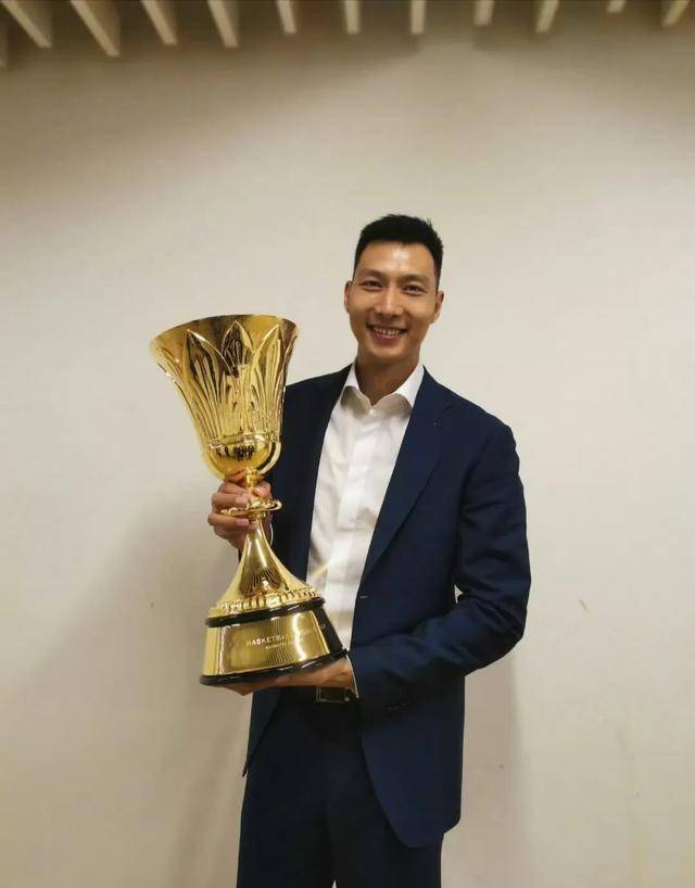 详细阅读:易建联年薪多少(易建联年薪多少?) 易建联年薪多少(易建联年薪多少?)